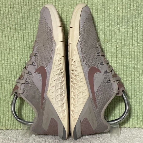 Nike Womens Metcon 4 Grey/Mauve TrainingRunning Athletic Sneaker Shoes  Size 8 - Picture 6 of 11